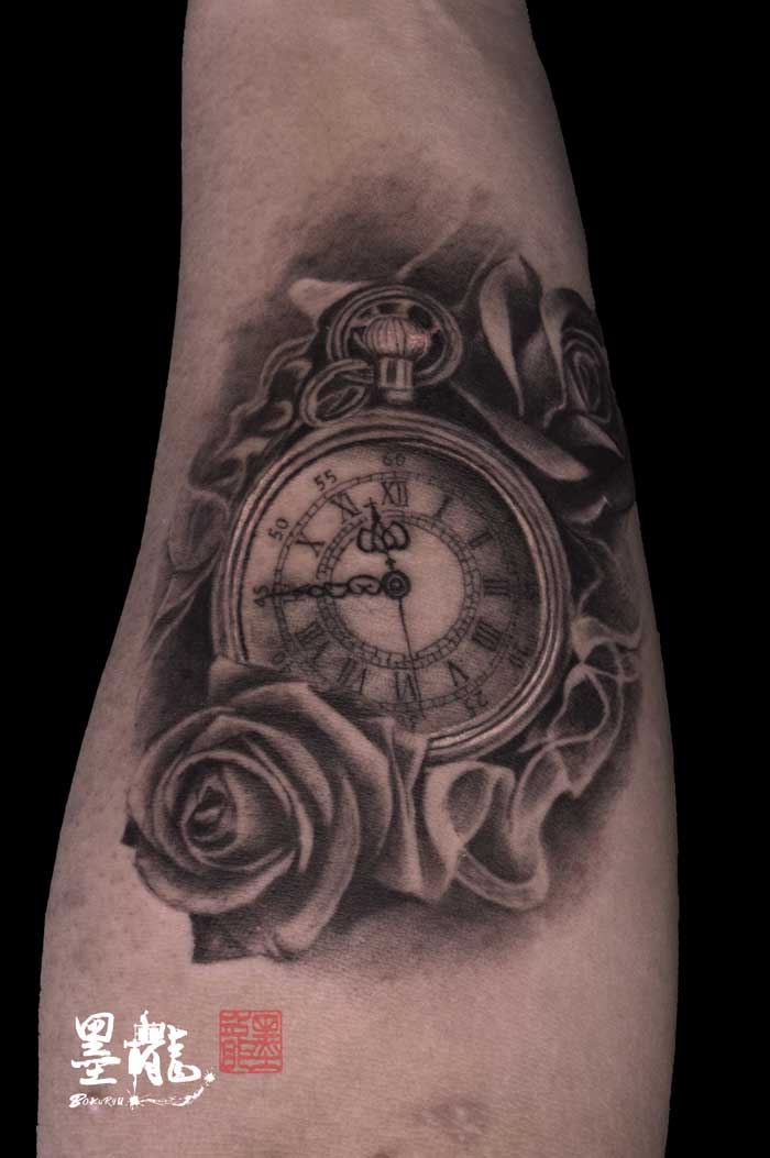懐中時計と薔薇<br>スマホサイズ
