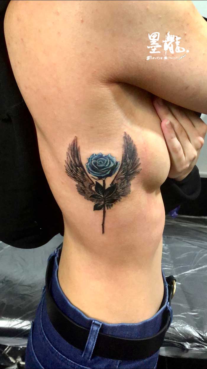 青薔薇と翼<br>右脇腹