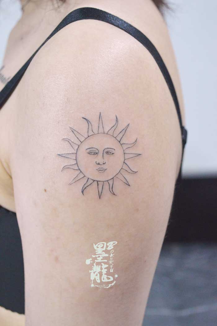  太陽 月<br>(左二の腕 コインサイズ)